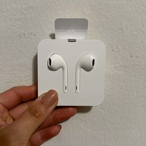 Apple EarPods with lightening connector